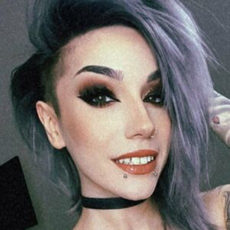 milf aux cheveux noirs onlyfans nus parfaits des photos