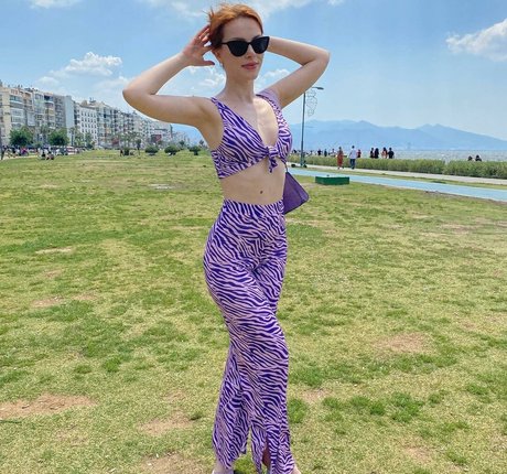 Aysennyuksel actrice de nus photo