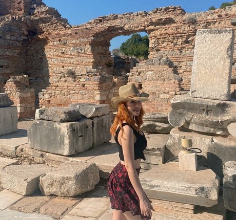 Aysennyuksel actrice exclusive photos