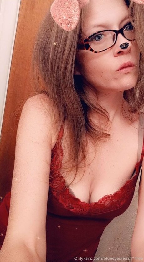 blueeyednerd71free modèle chaud image