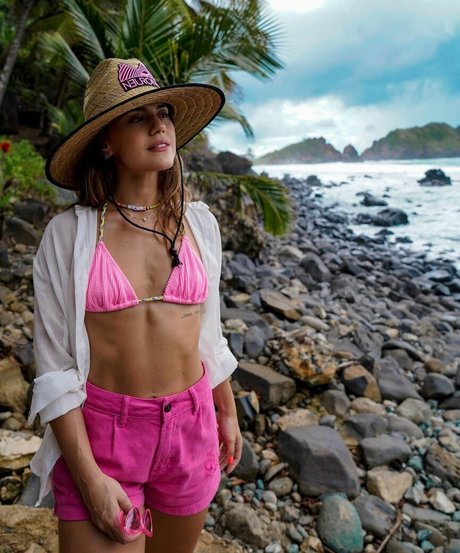 Jessika Alves modèle gratuit des photos