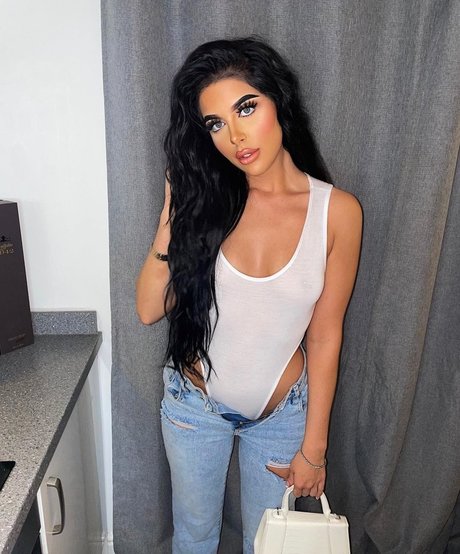 Emily Oldring actrice sexy image