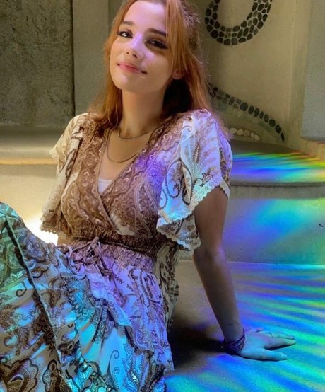 Corrina Rhys étoile chaude image