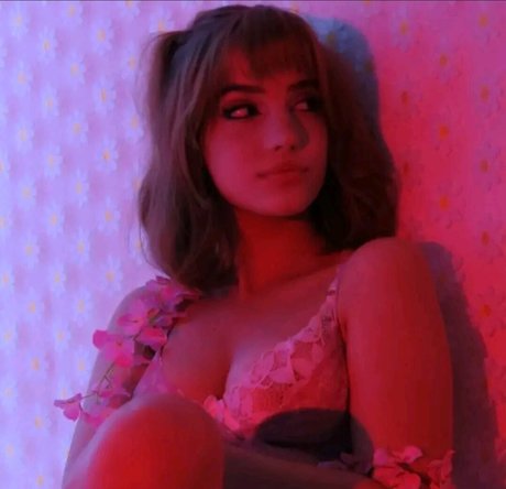 Corrina Rhys star du porno en haute qualité photo