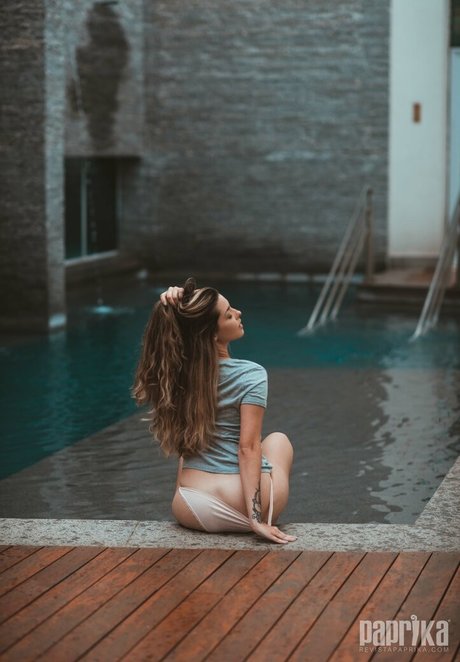 blonde aux courbes onlyfans gratuit de haute qualité photo