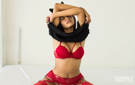 rousse aux gros seins onlyfans haut érotique images