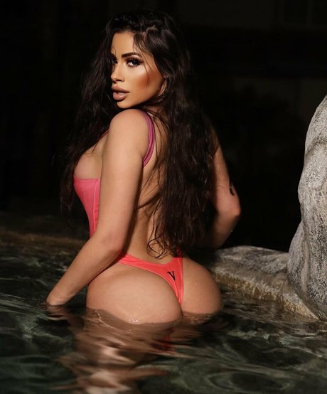 Alus modèle porno galerie