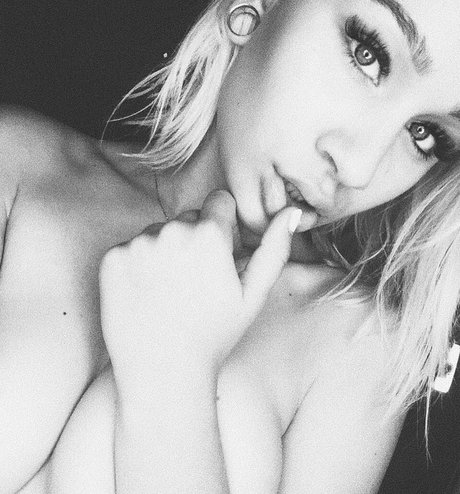 Agata Dziarma actrice porno collection