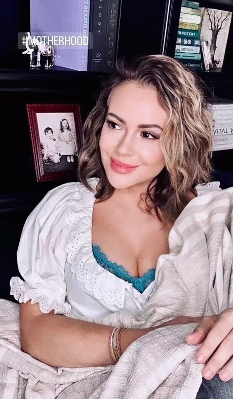 Alyssa Milano étoile magnifique images