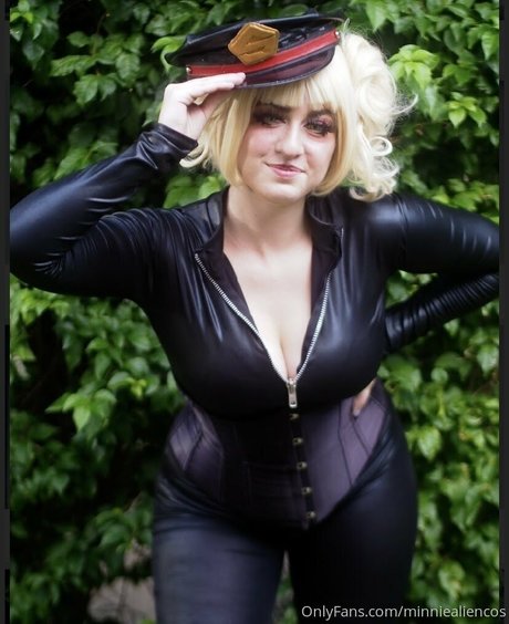 minniealiencos actrice sexy collection