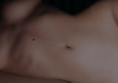 julialogan actrice sexy img