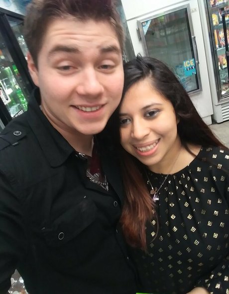 fille courbée dà côté onlyfans parfaite haute qualité img