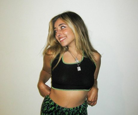 Tiana Renay star du porno hd images