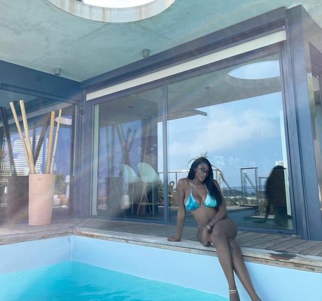 Aya Nakamura étoile gratuite photo