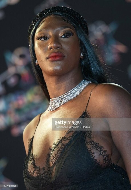 Aya Nakamura modèle de haute qualité des photos