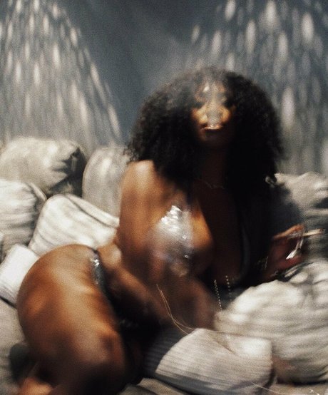 Aya Nakamura star du porno xxx images