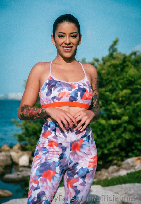 officialmiax xxx star du porno photo