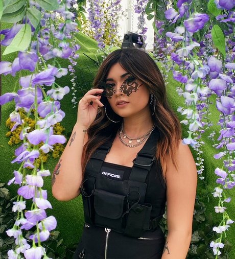 chatte giclante onlyfans art chaud collection