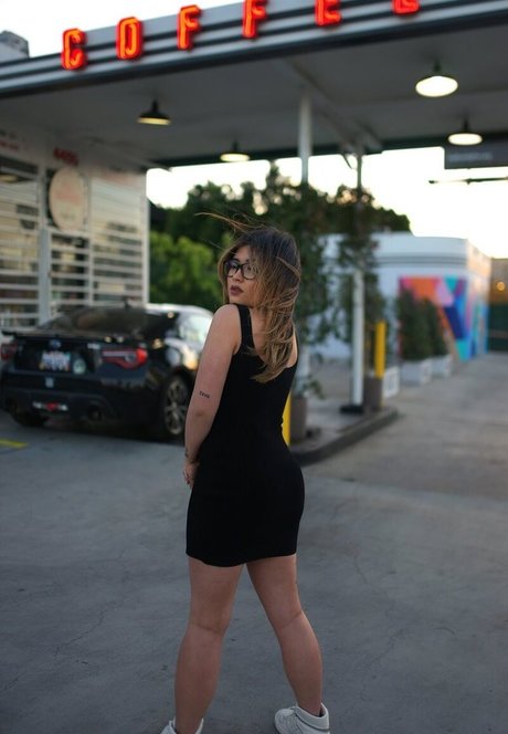 grand-mère onlyfans assez chaud images