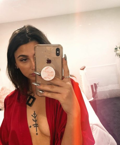 Sariana actrice pornographique photo