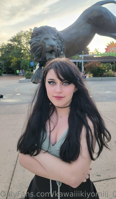 Rue Hernandez étoile xxx img