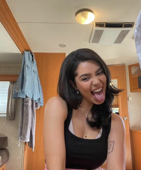 Aulii Cravalho nus star du porno img