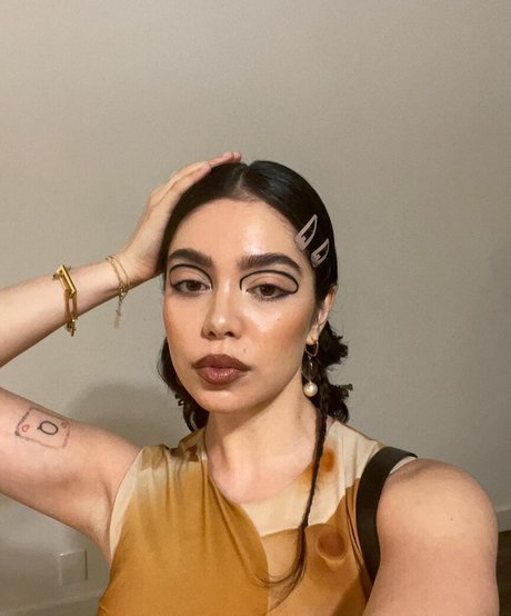 Aulii Cravalho modèle nu collection