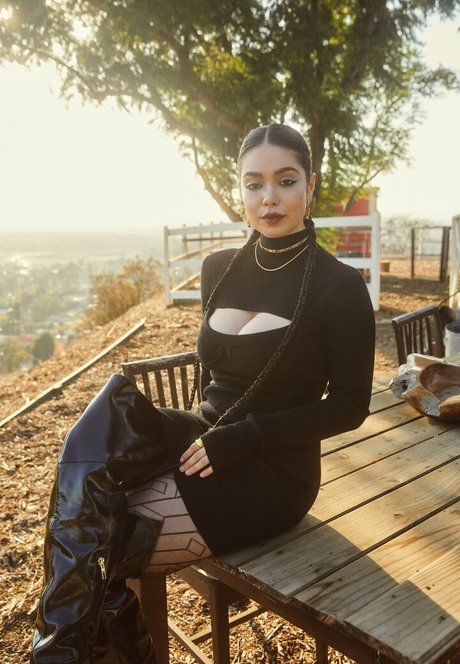 Aulii Cravalho star du porno en haute qualité photos