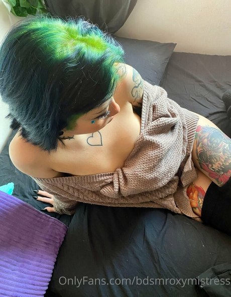 mistressroxybdsm étoile adulte photo