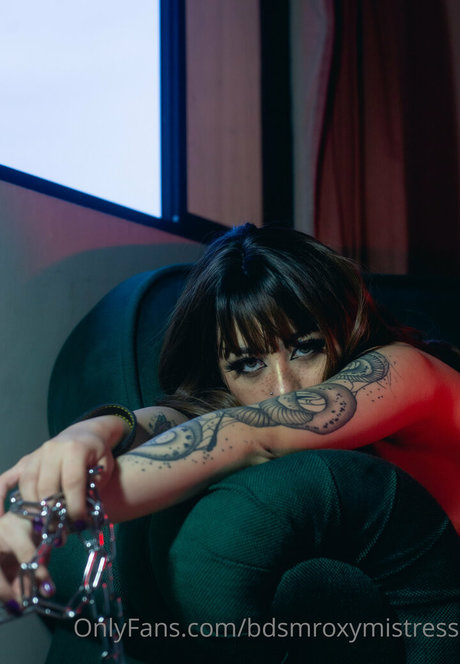 mistressroxybdsm mannequin photos