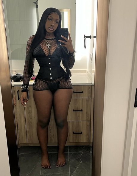 Animebaexox modèle artistique des photos