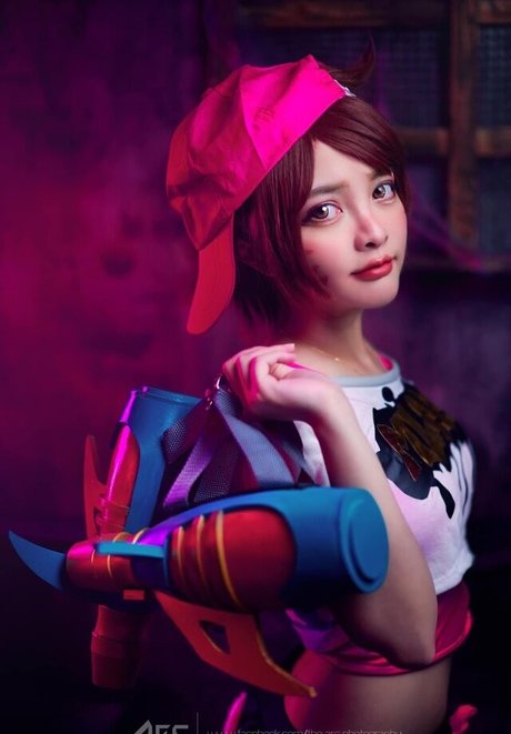 fille courbée dà côté onlyfans exclusif gratuit img