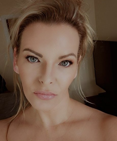 Goddess Kathena belle actrice des photos