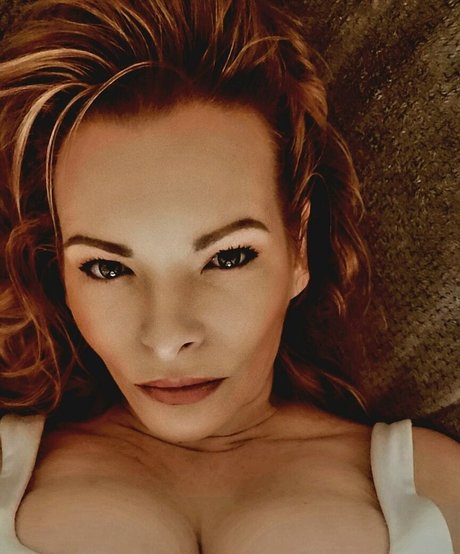 Goddess Kathena star du porno en haute qualité galeries