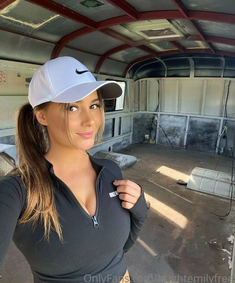 brightemilyfree modèles nus galerie