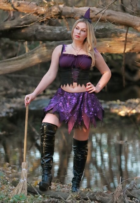 Nikki Baker art modèle images