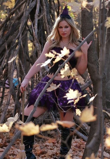 Nikki Baker modèle parfait img