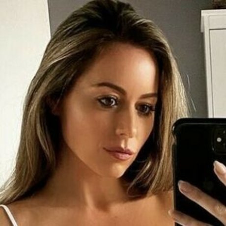 18 fans gratuits uniquement assez nue galeries