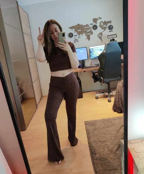 actuallyalisa modèle magnifique des photos