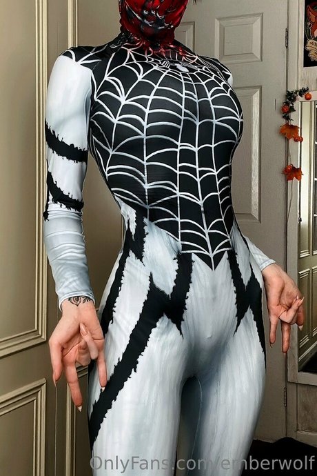 Ember Wolf art modèle photo