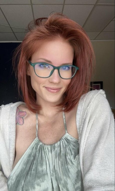 Skyra Fox modèle pornographique galerie