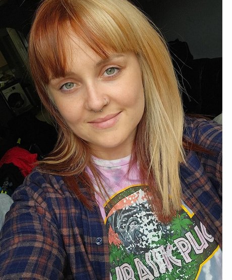 constanceflame actrice chaude galeries