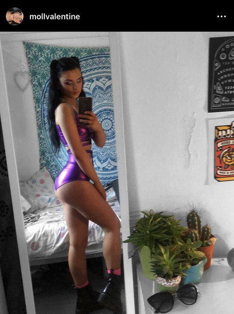 Moll Valentine modèle xxx photos