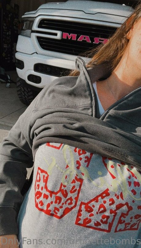 brunettebombshell13 actrice xxx image