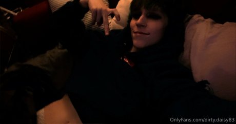 Dirty daisy83 modèle magnifique image