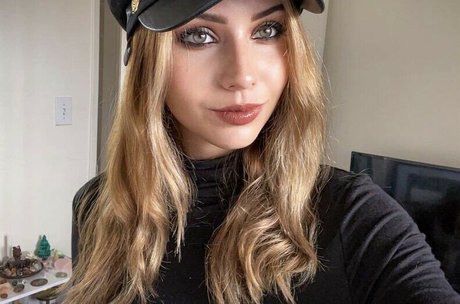 suhhhbreenuhhh modèle nu photo