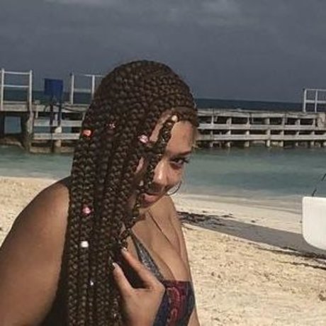 yungmedusa7 modèle de haute qualité image