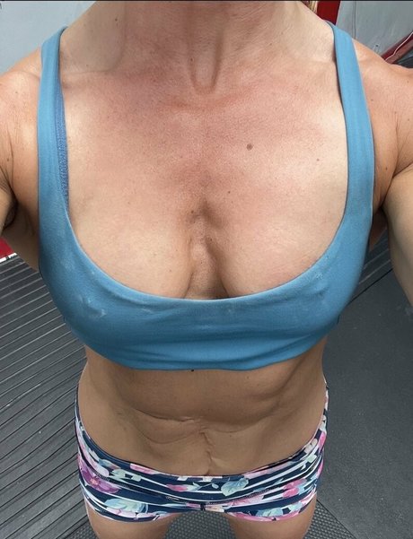 musclegirl31 actrice artistique galeries