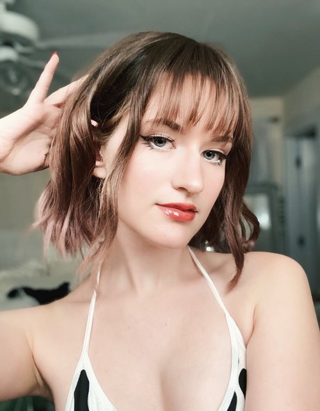 HazelFig actrice de nus photos