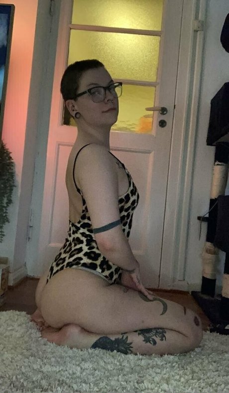 tattooedbiatchfree meilleur modèle des photos